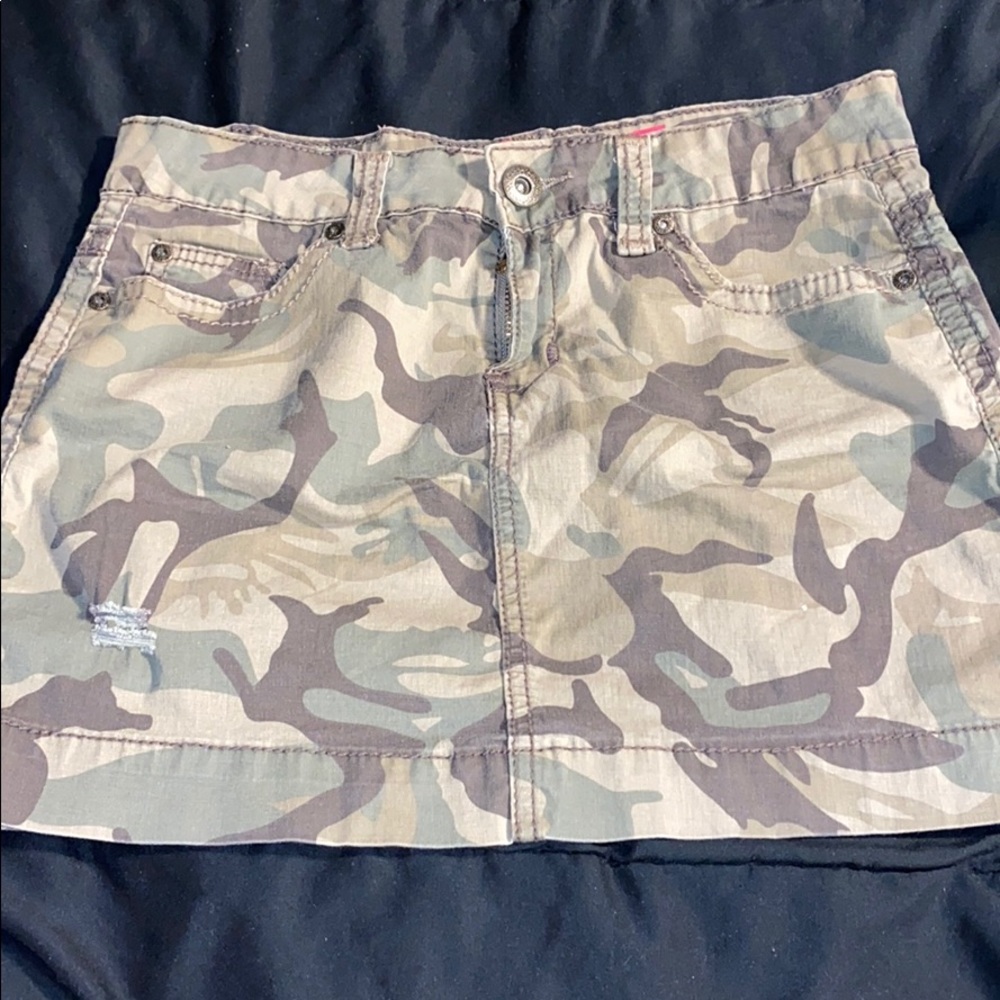 Zanadi Camo Mini Skirt 9 Runs Smaller